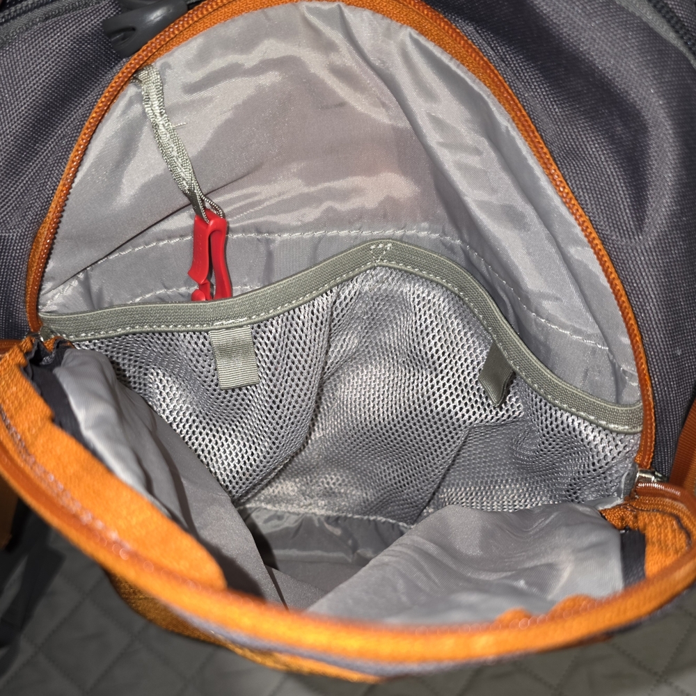 Osprey Daylight Backpack Orange. EUC - image 4